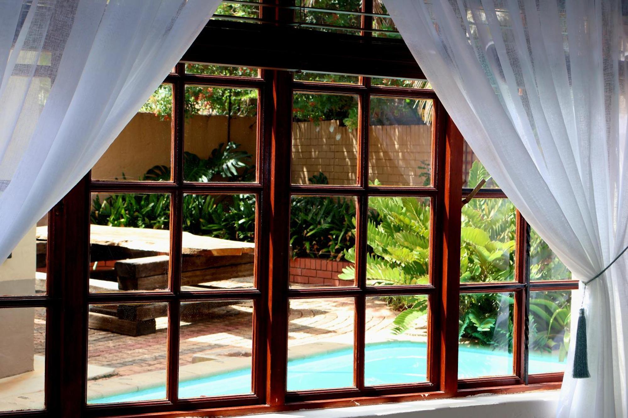 ポロクワネ The Leopard Tree Bed & Breakfast エクステリア 写真