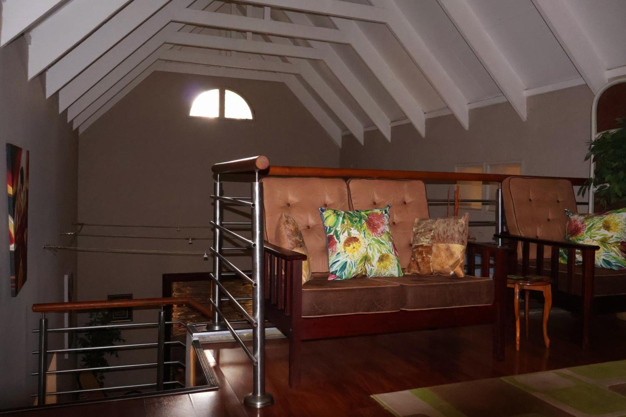 ポロクワネ The Leopard Tree Bed & Breakfast エクステリア 写真