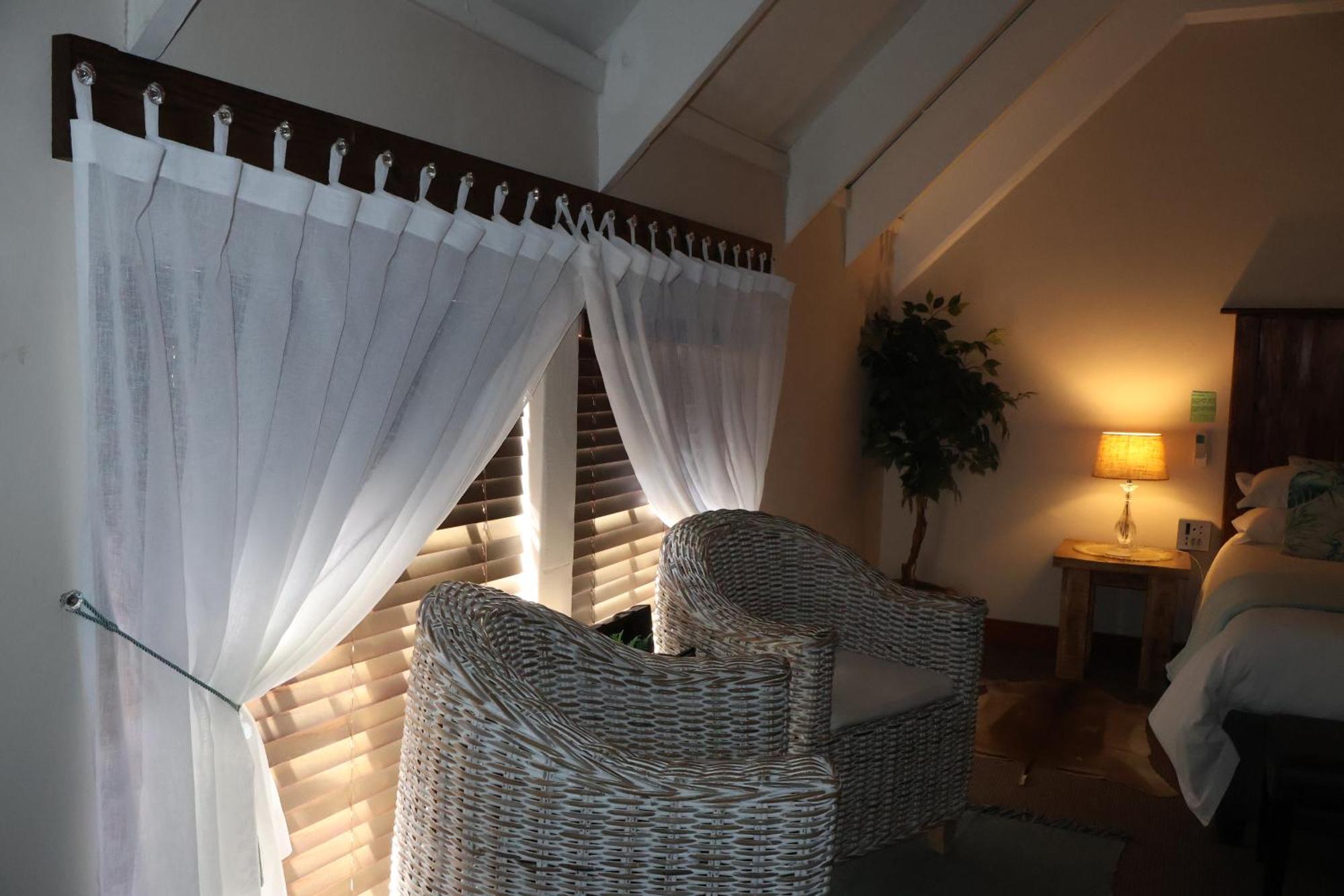 ポロクワネ The Leopard Tree Bed & Breakfast エクステリア 写真