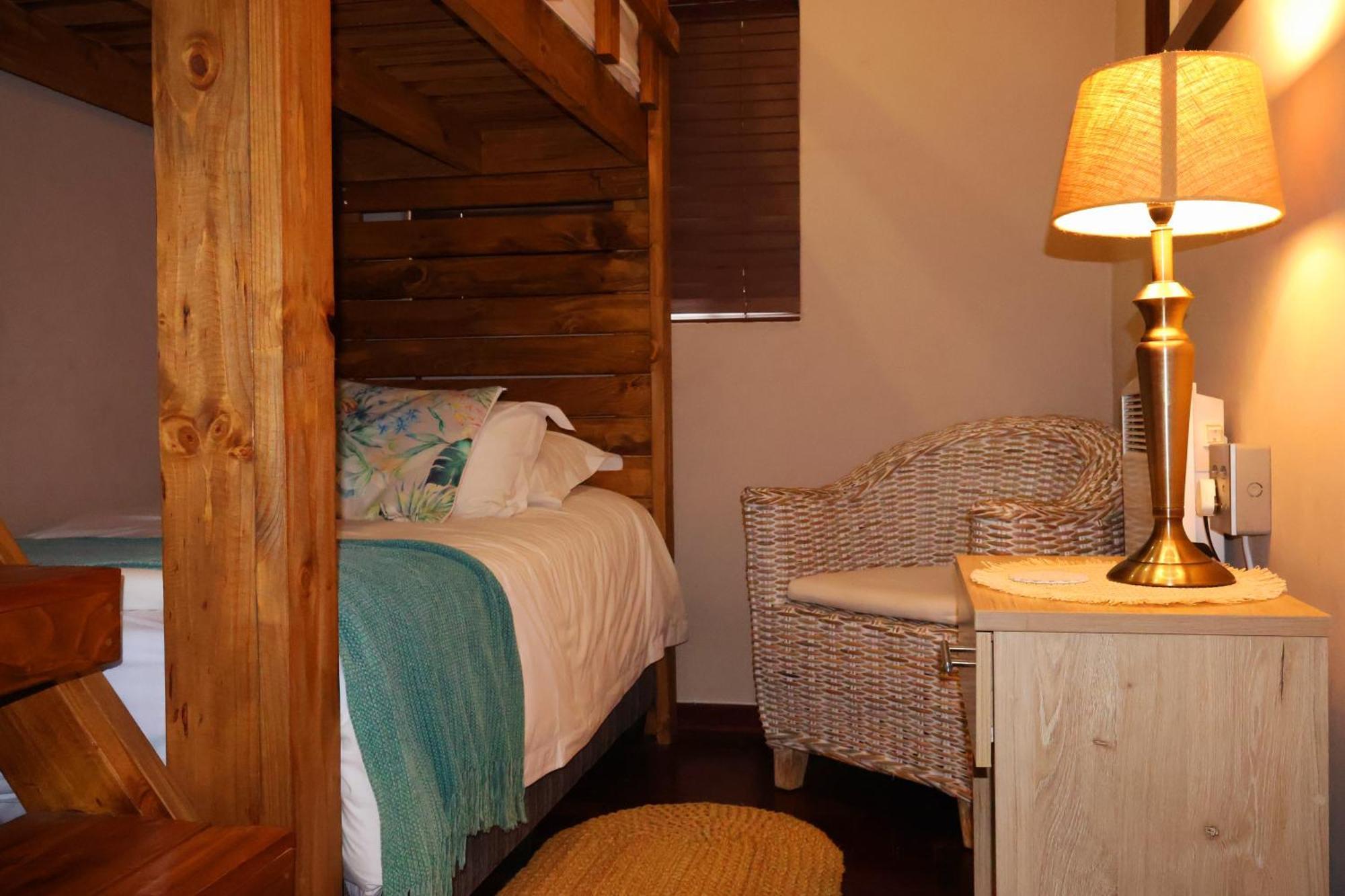ポロクワネ The Leopard Tree Bed & Breakfast エクステリア 写真